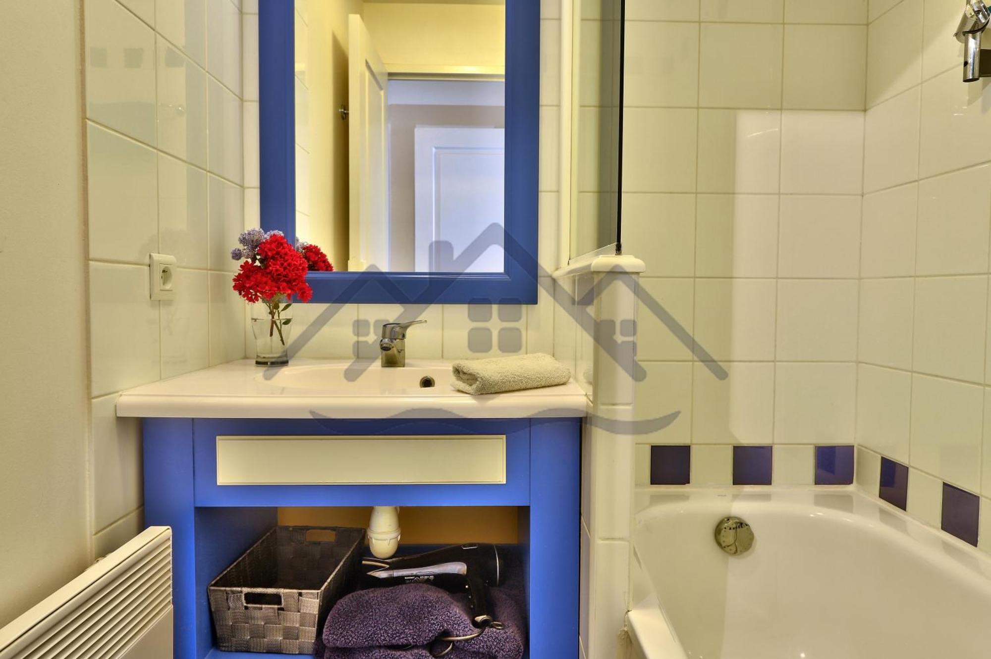 Localise - A18 - Avec Balcon - Petite Vue A Travers Le Palmier - Piscine De Avril A Septembre - Wifi Inclus - Animaux Admis - Draps Inclus - Parking Inclus *