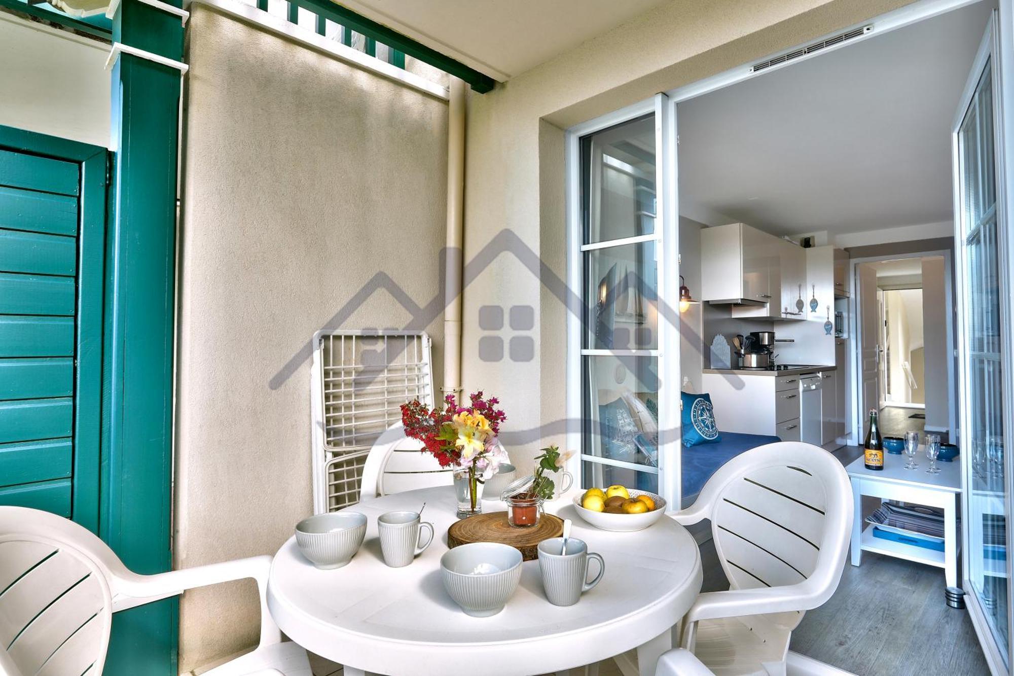 Localise - A18 - Avec Balcon - Petite Vue A Travers Le Palmier - Piscine De Avril A Septembre - Wifi Inclus - Animaux Admis - Draps Inclus - Parking Inclus Guilvinec